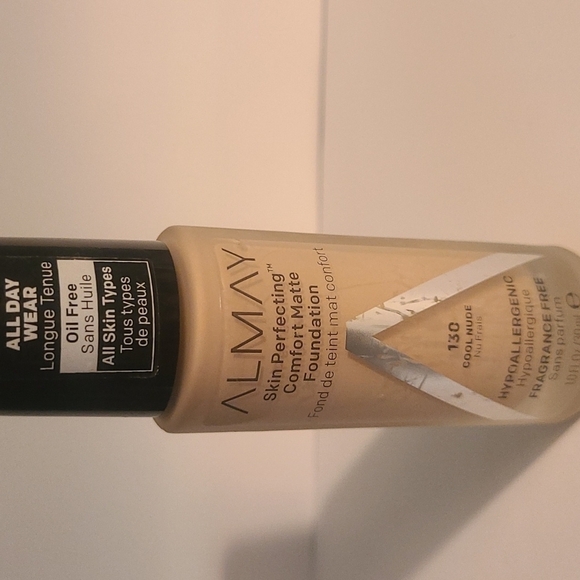 Almay foundation - Picture 2 of 3